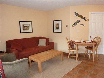 Desert Surfside Waterfront Accommodations Osoyoos Bagian luar foto