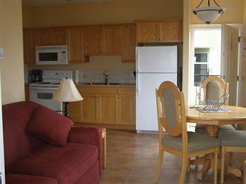 Desert Surfside Waterfront Accommodations Osoyoos Bagian luar foto