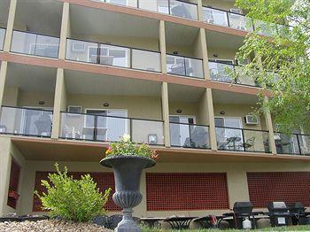 Desert Surfside Waterfront Accommodations Osoyoos Bagian luar foto