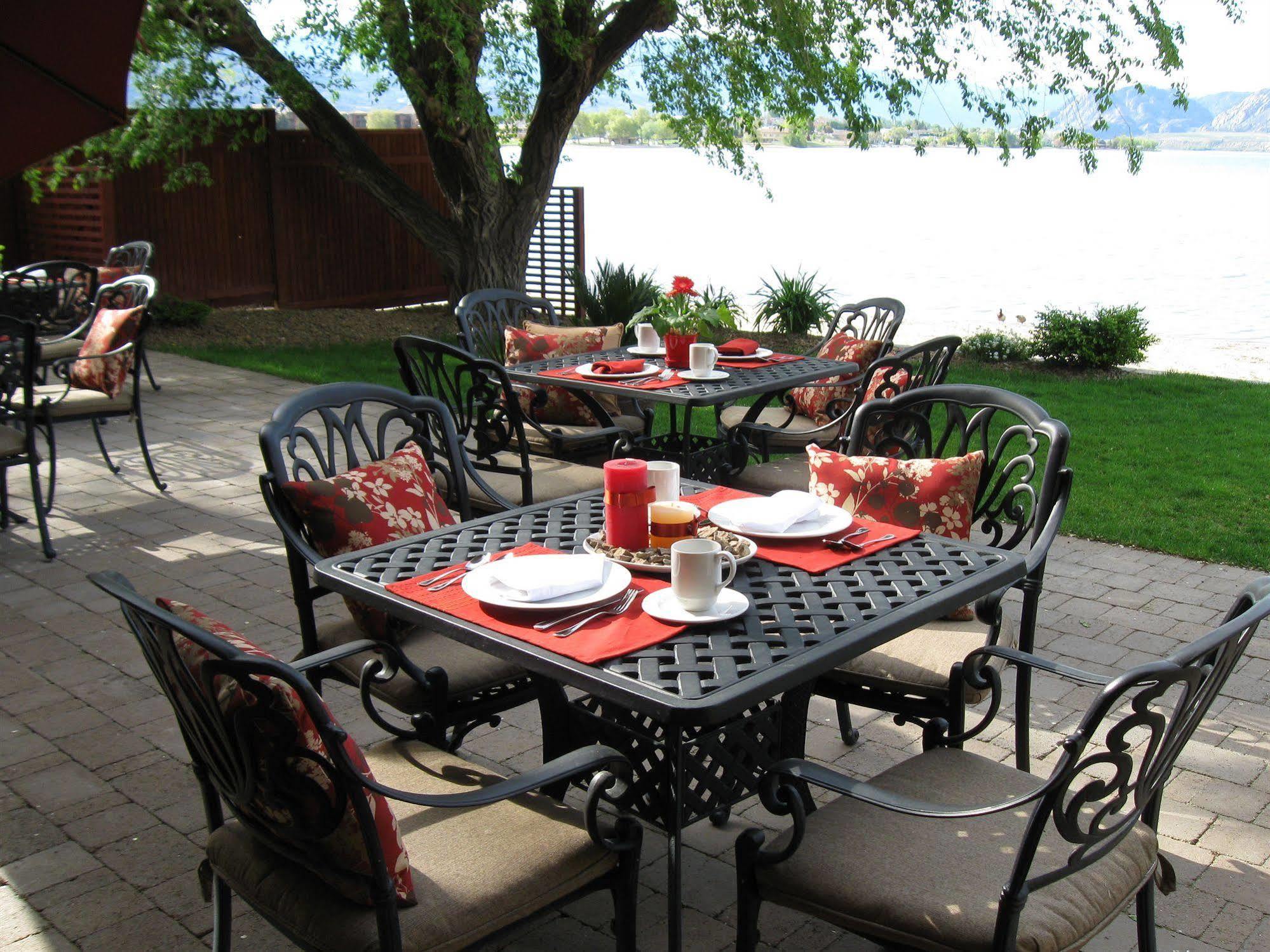 Desert Surfside Waterfront Accommodations Osoyoos Bagian luar foto