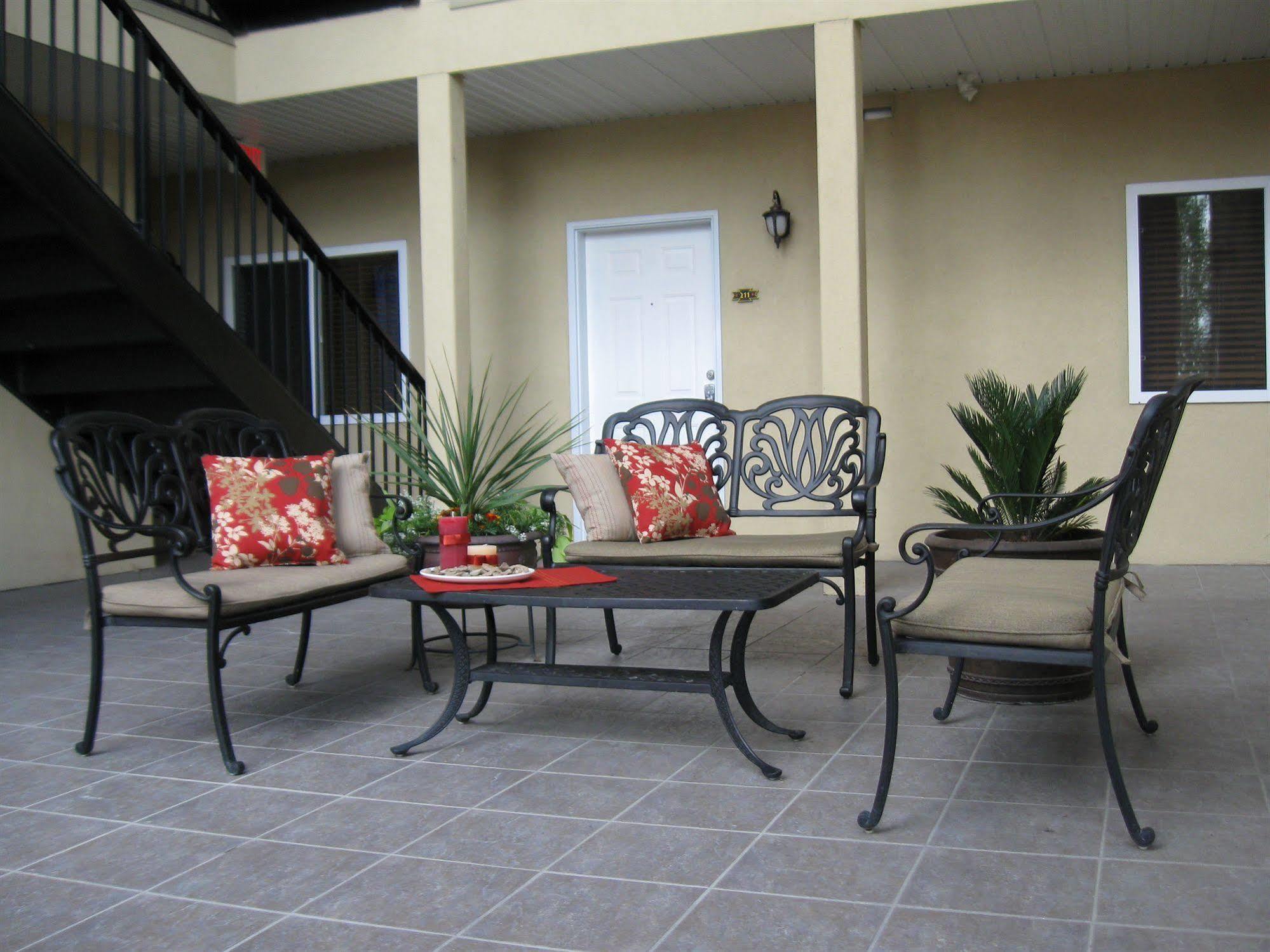 Desert Surfside Waterfront Accommodations Osoyoos Bagian luar foto